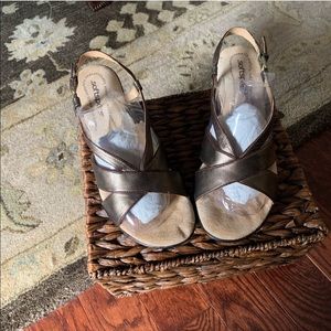 Soft spot bronze sandal